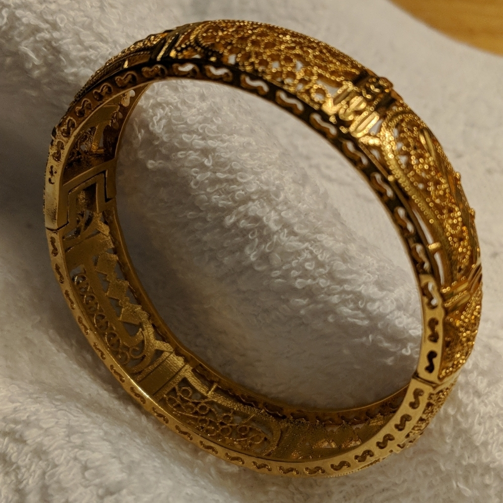 Beautiful bangles as a bundle